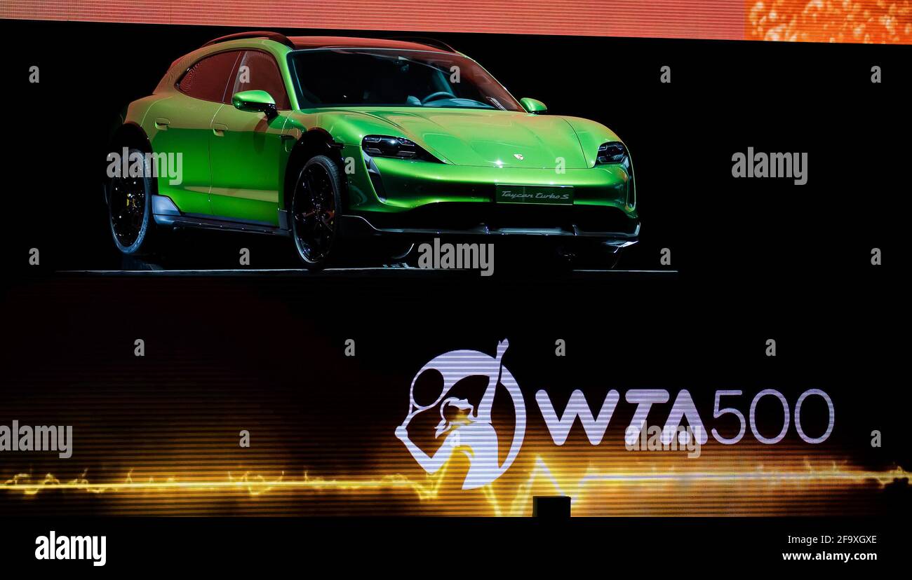 هل تفوز أنس جابر بسيارة بورش 400ألف دينار؟